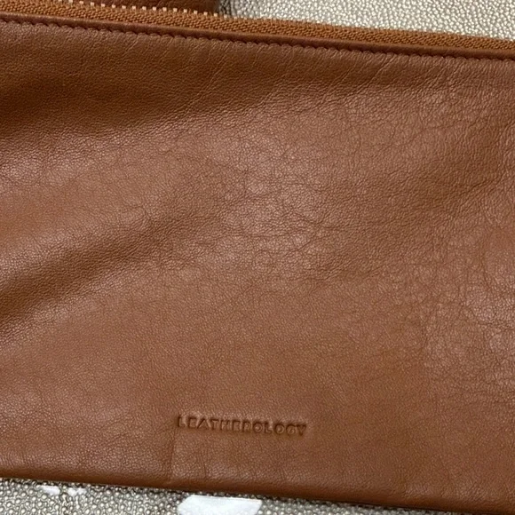 Leatherology Tote Bag with Pouch - Picture 7 of 11